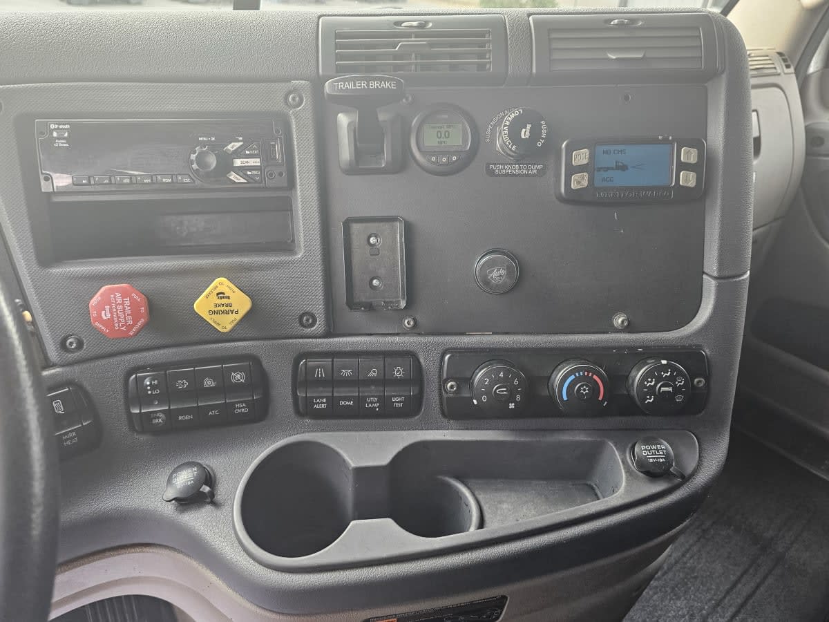 2020 Freightliner - image 11