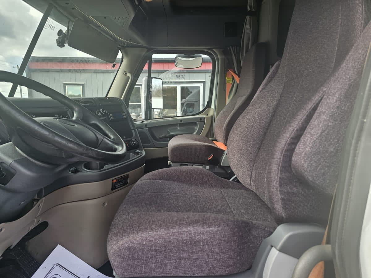 2020 Freightliner - image 7