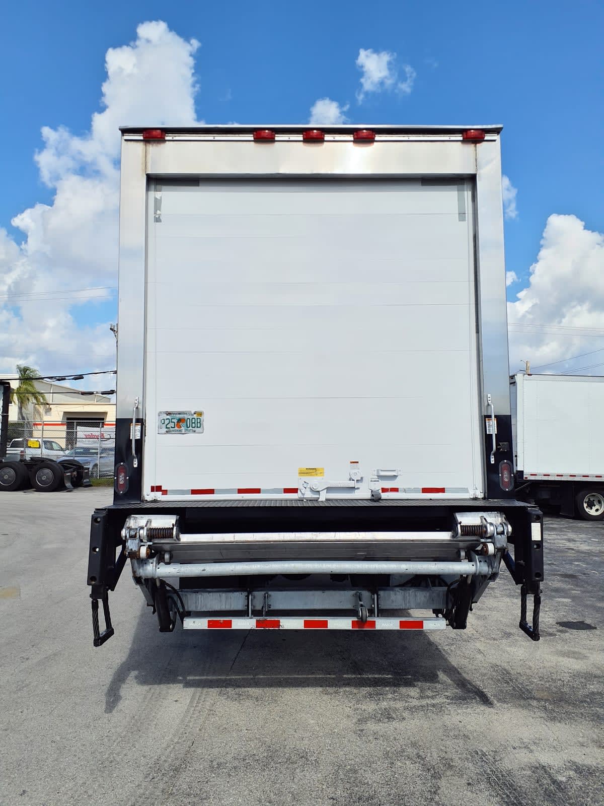 2019 Freightliner/Mercedes M2 106 885351
