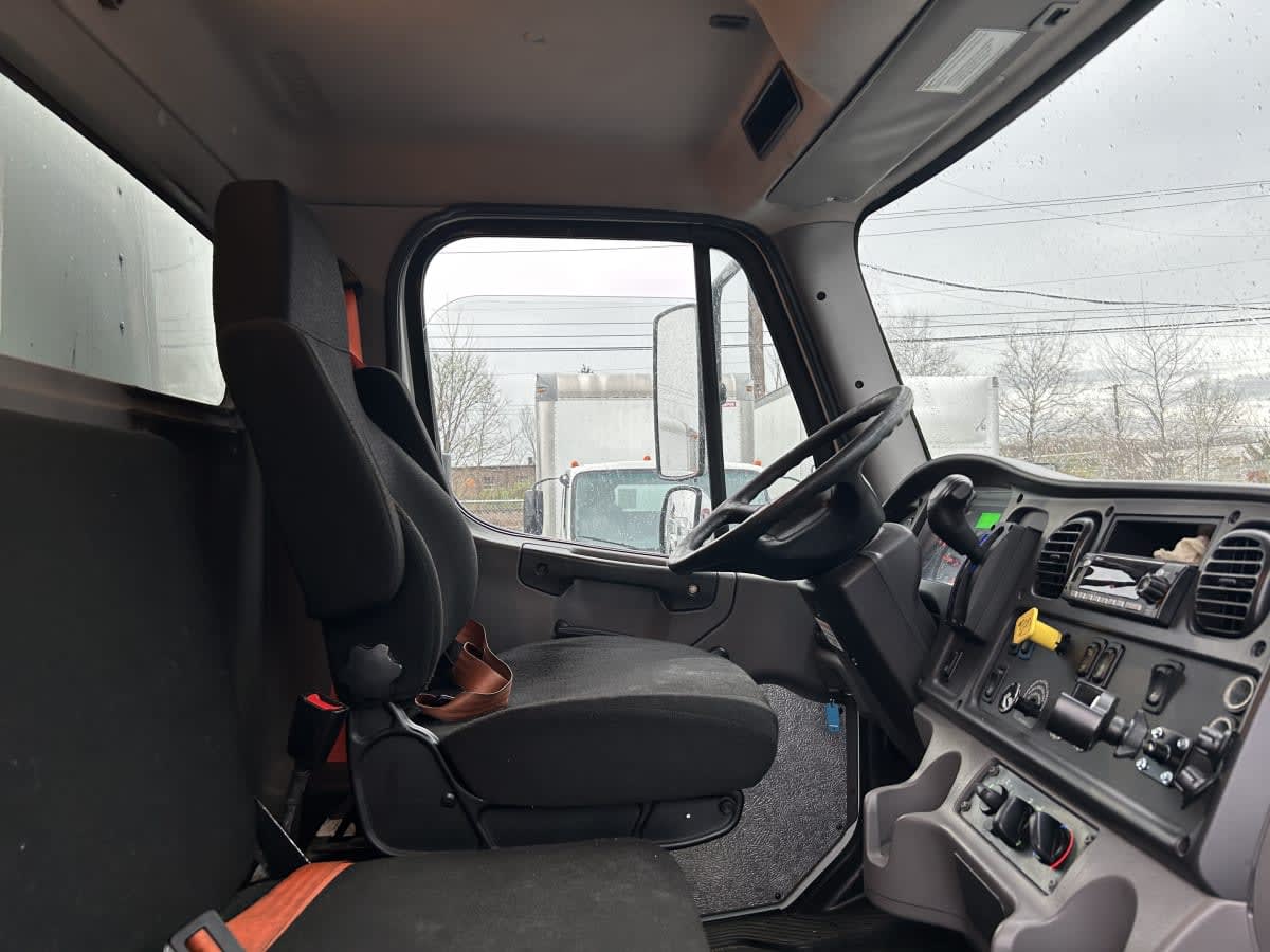 2020 Freightliner M2 106 - image 8