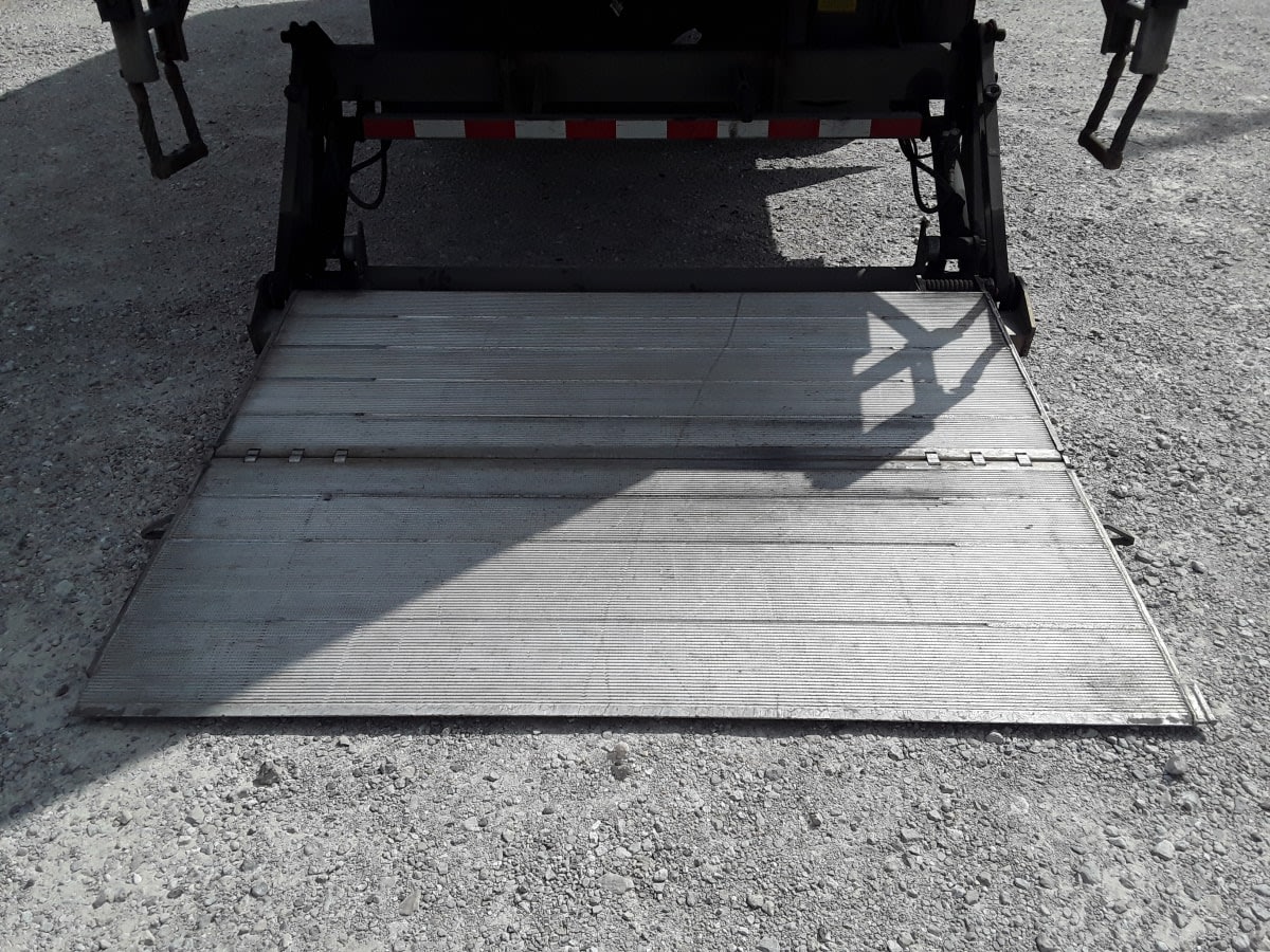 2020 Freightliner M2 106 885363