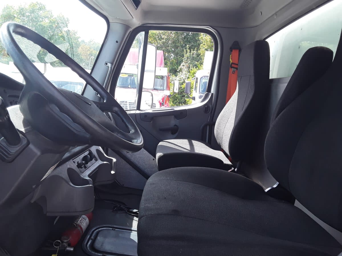 2020 Freightliner M2 106 885363