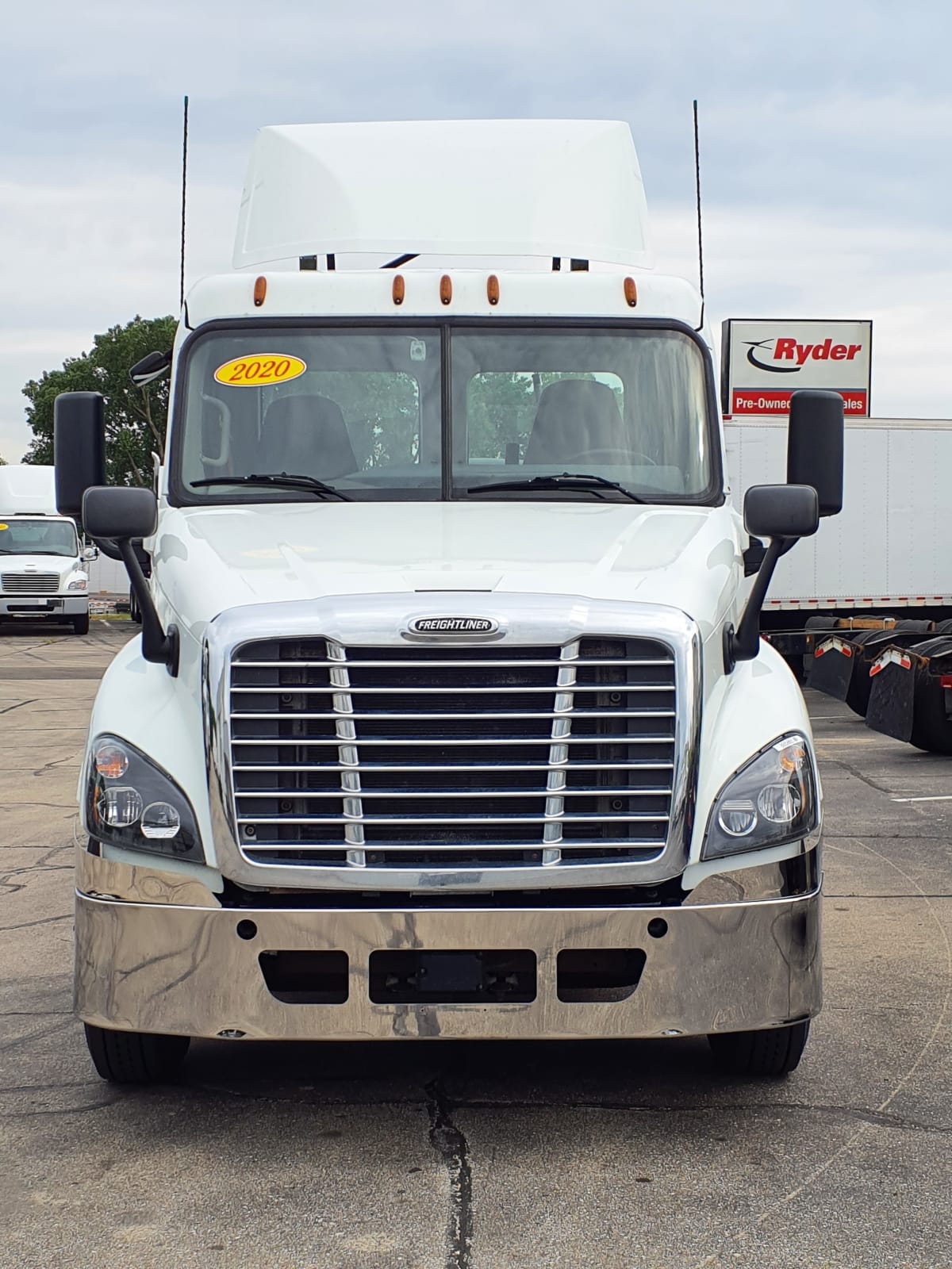 2020 Freightliner Cascadia in Oak Creek, WI — photo 2