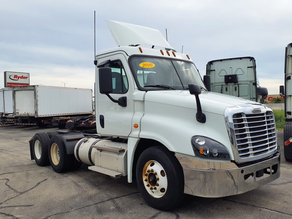 2020 Freightliner Cascadia in Oak Creek, WI — photo 3