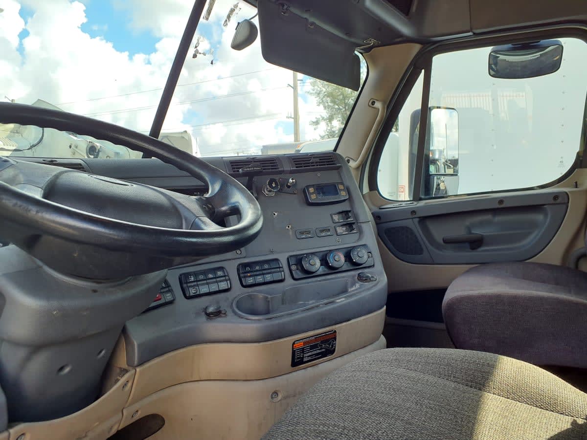 2020 Freightliner Cascadia in Miami, FL — photo 7