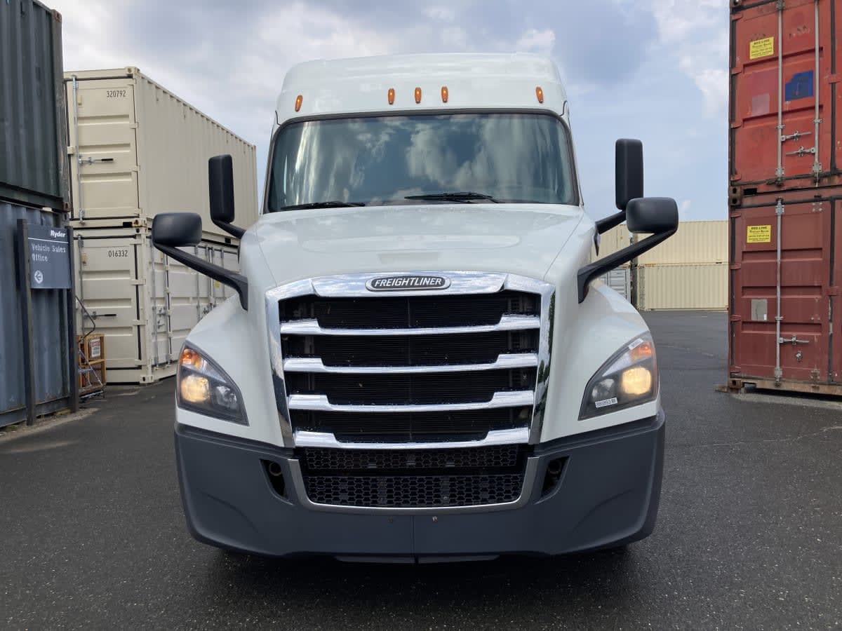 2020 Freightliner Cascadia in Springfield, MA — photo 2