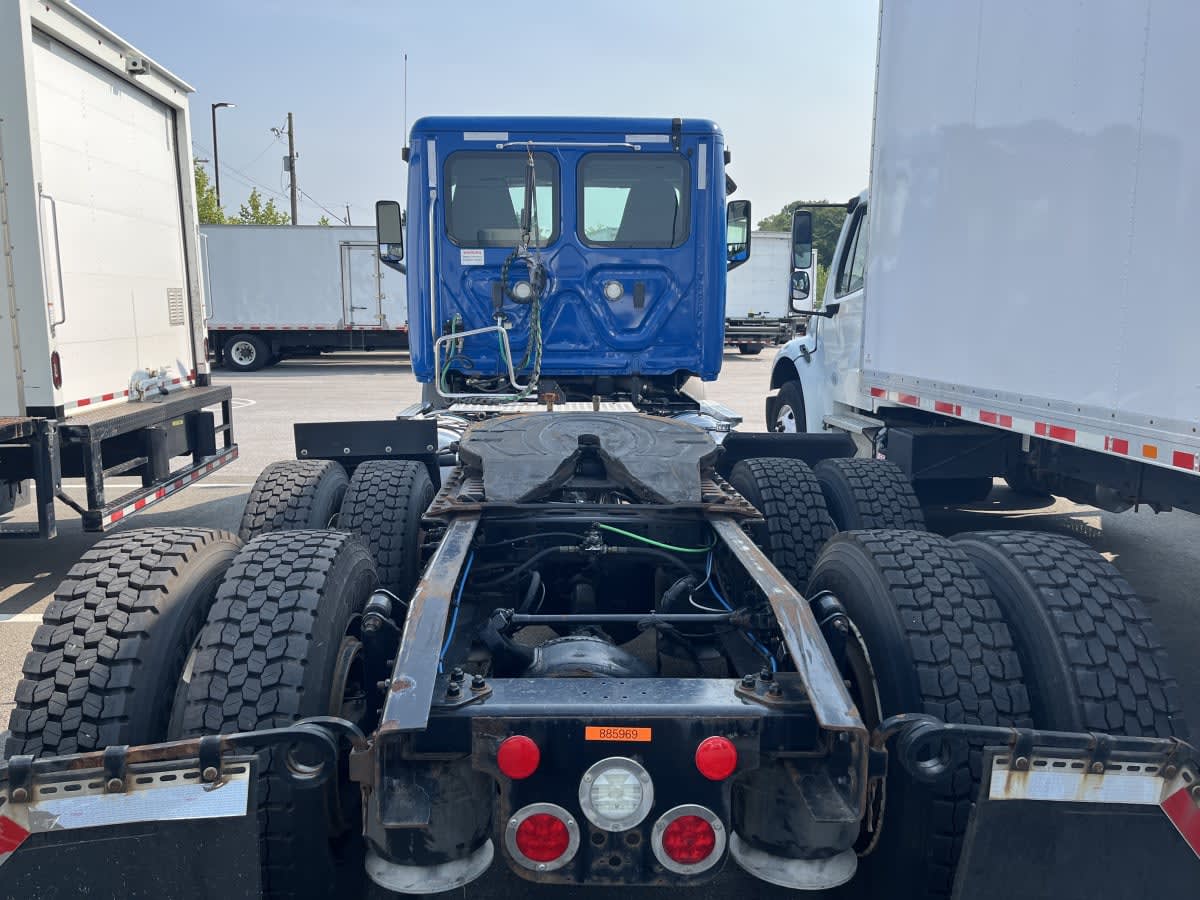 2020 Freightliner Cascadia in Beltsville, MD — photo 5