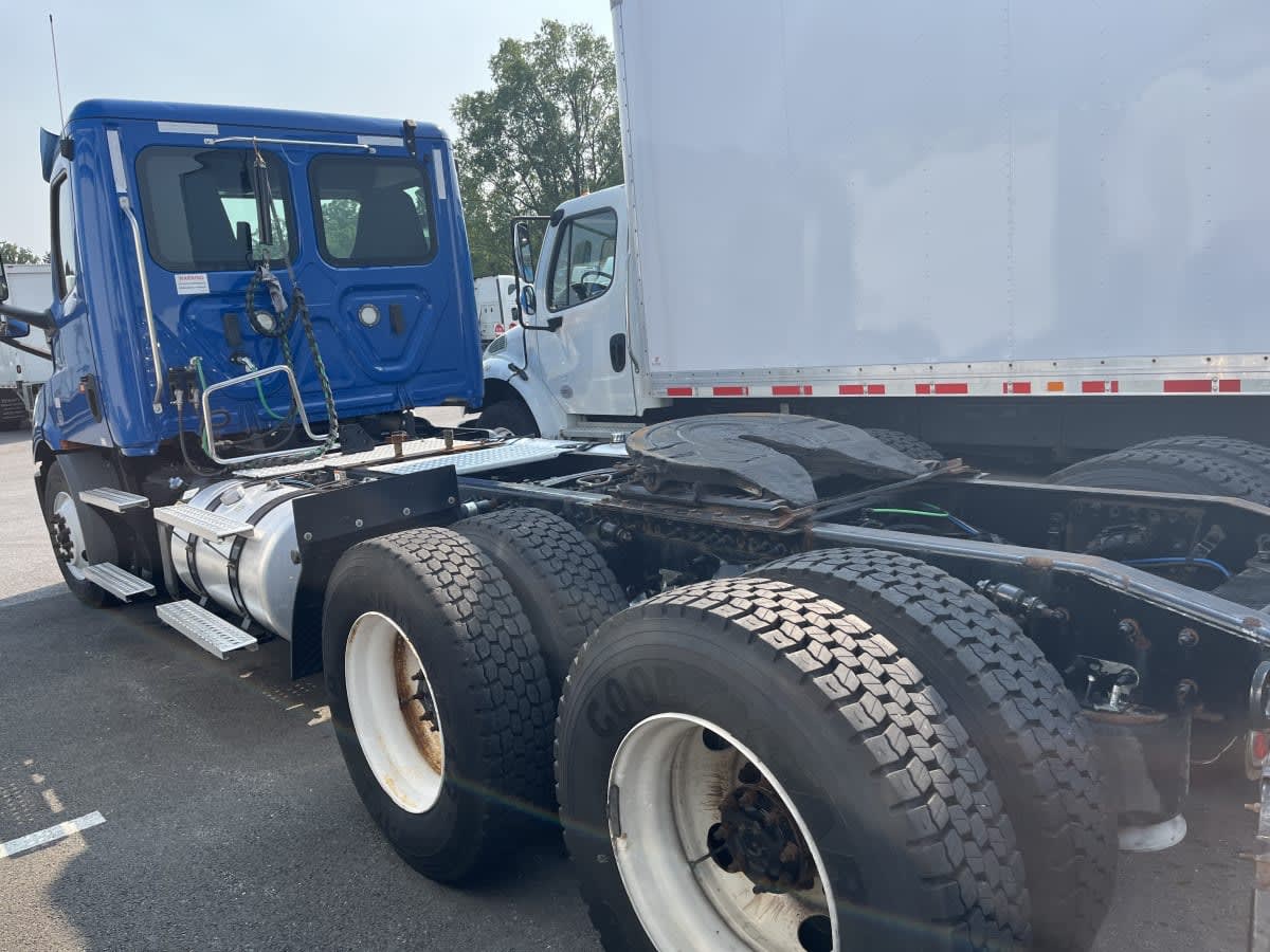 2020 Freightliner Cascadia in Beltsville, MD — photo 6