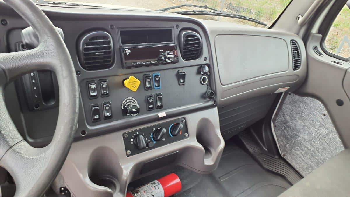 2020 Freightliner/Mercedes M2 106 886055