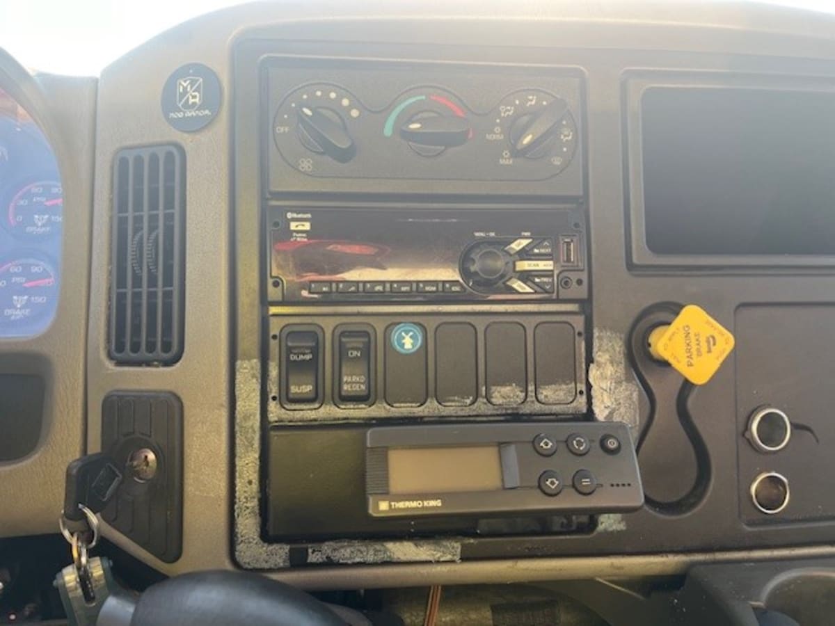 2019 Navistar International 4300 886410