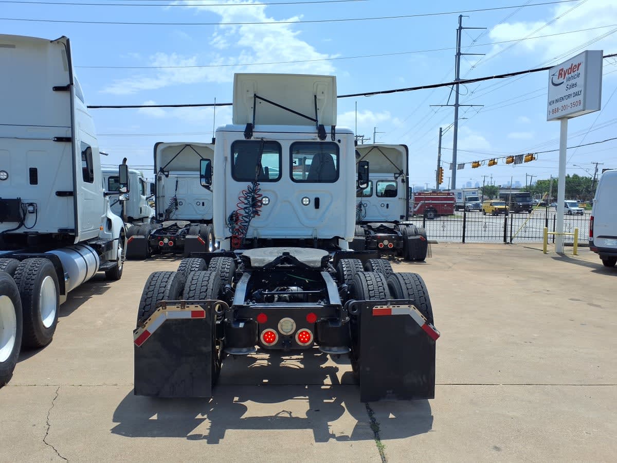 2020 Freightliner Cascadia in Dallas, TX — photo 5