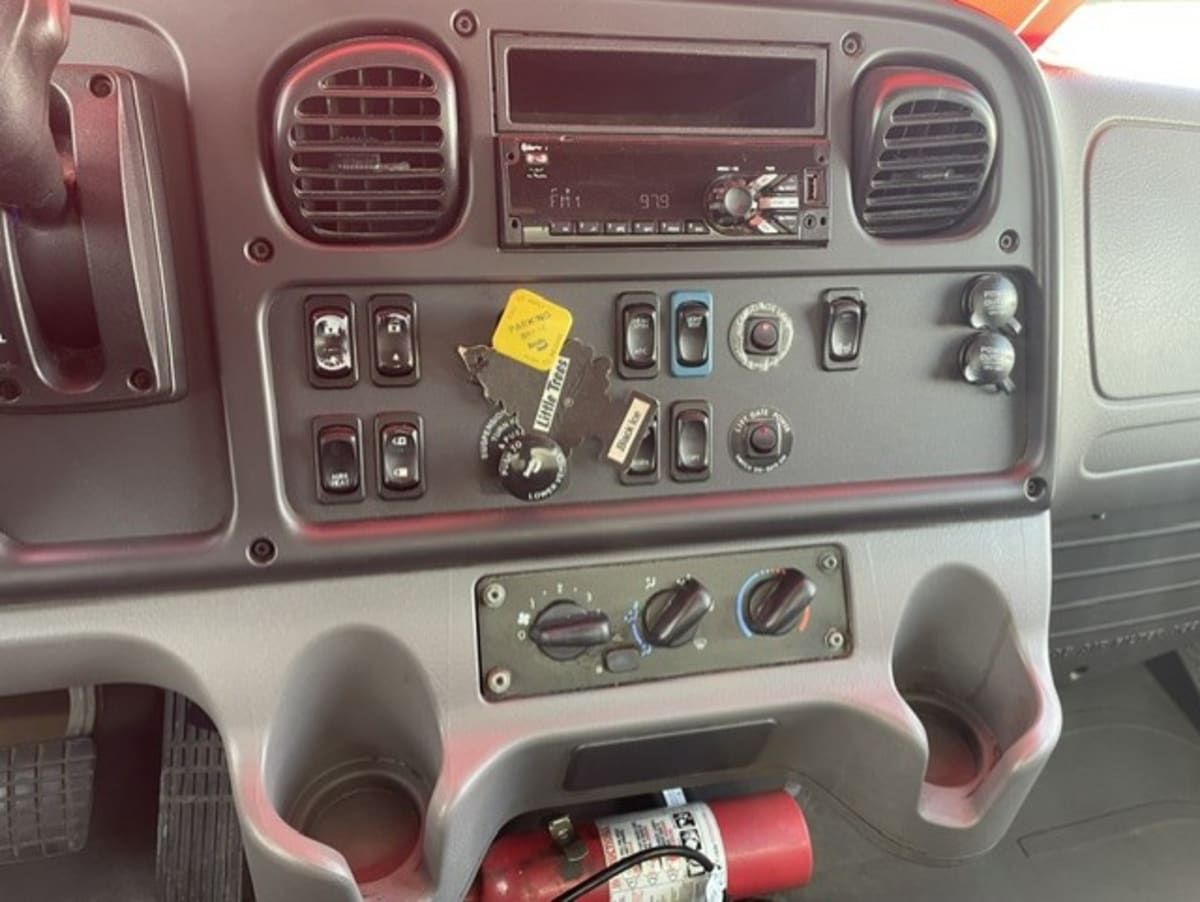 2020 Freightliner/Mercedes M2 106 894424