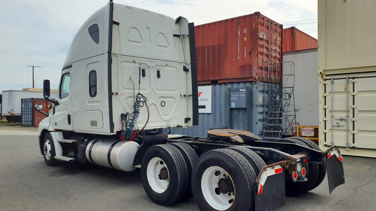 2020 Freightliner Cascadia in Springfield, MA — photo 6