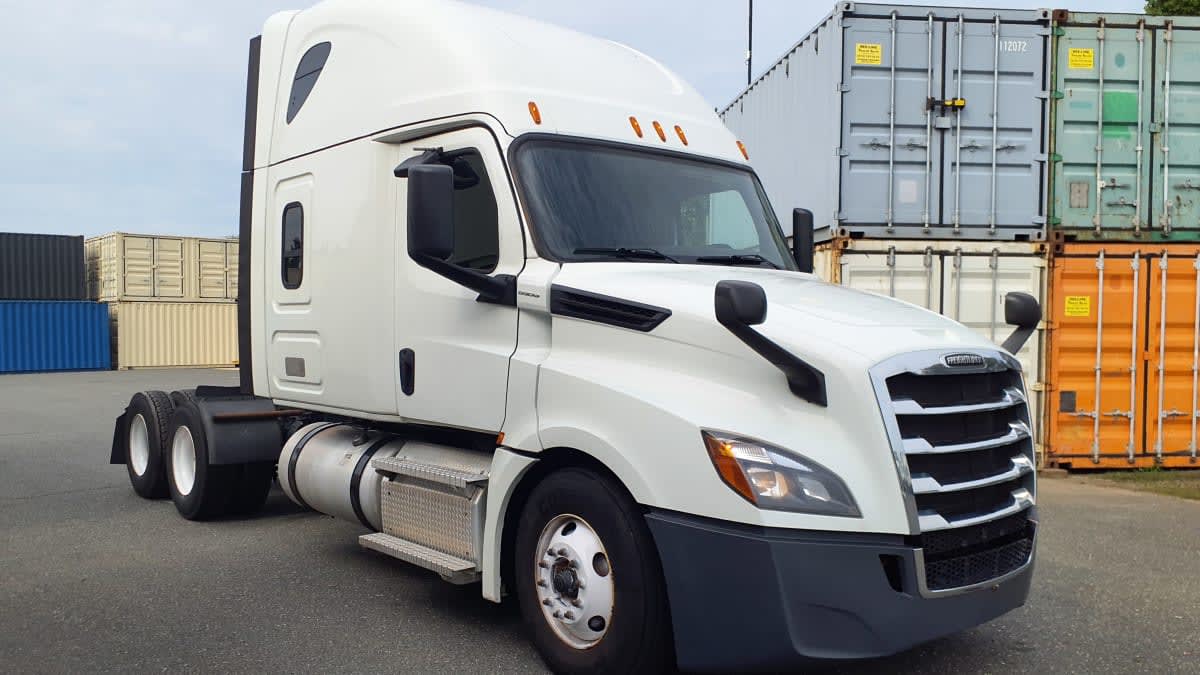 2020 Freightliner Cascadia in Springfield, MA — photo 3