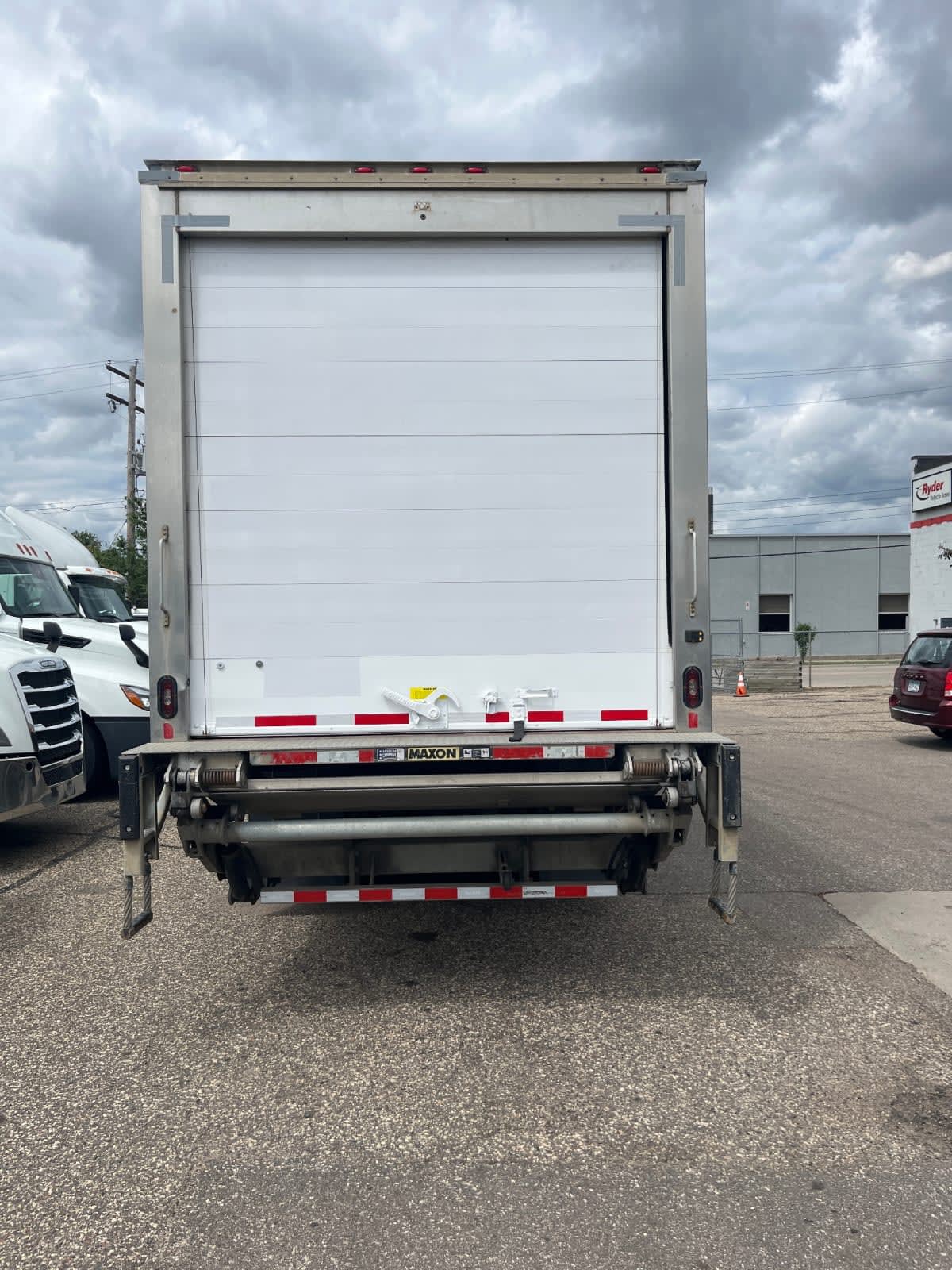 2020 Freightliner M2 106 in Minneapolis, MN — photo 5