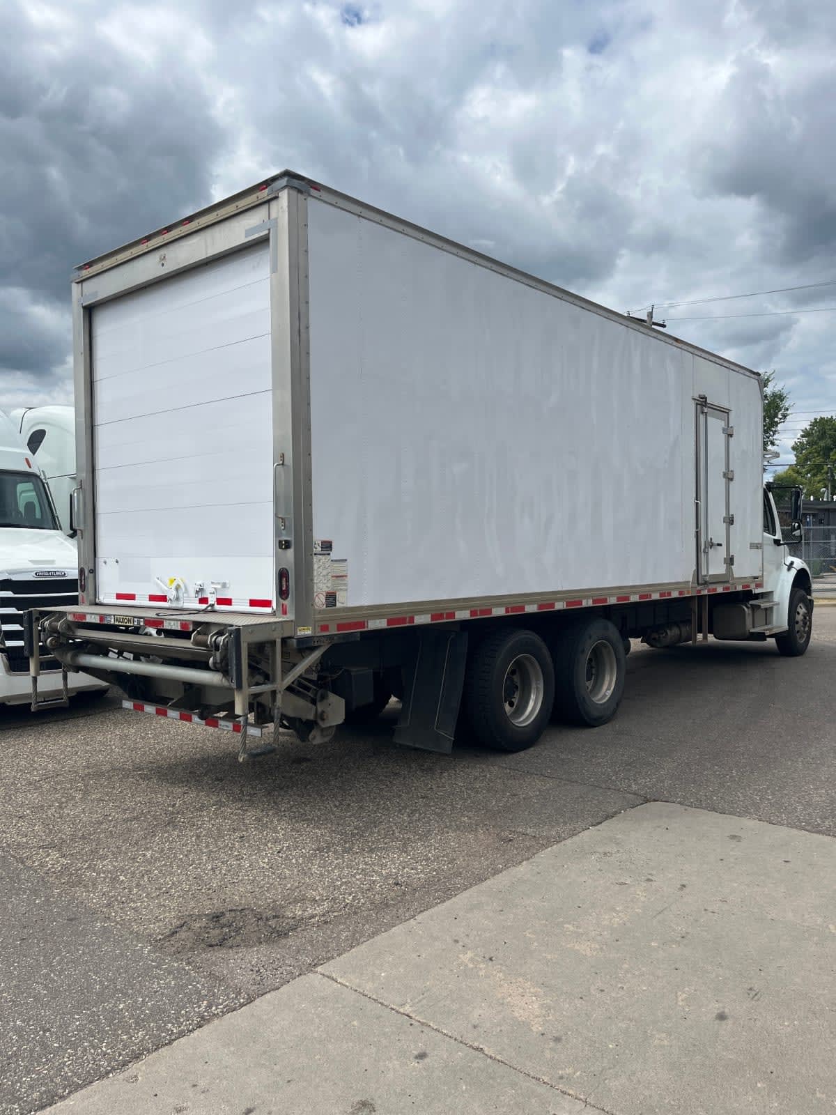 2020 Freightliner M2 106 in Minneapolis, MN — photo 4