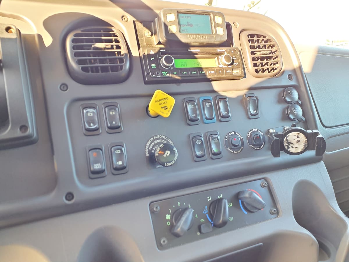 2020 Freightliner/Mercedes M2 106 895155