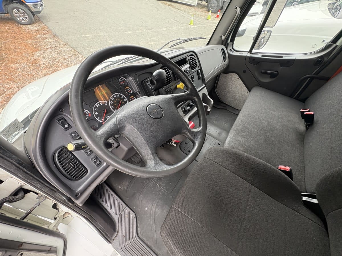 2020 Freightliner M2 106 in Ashland, VA — photo 7