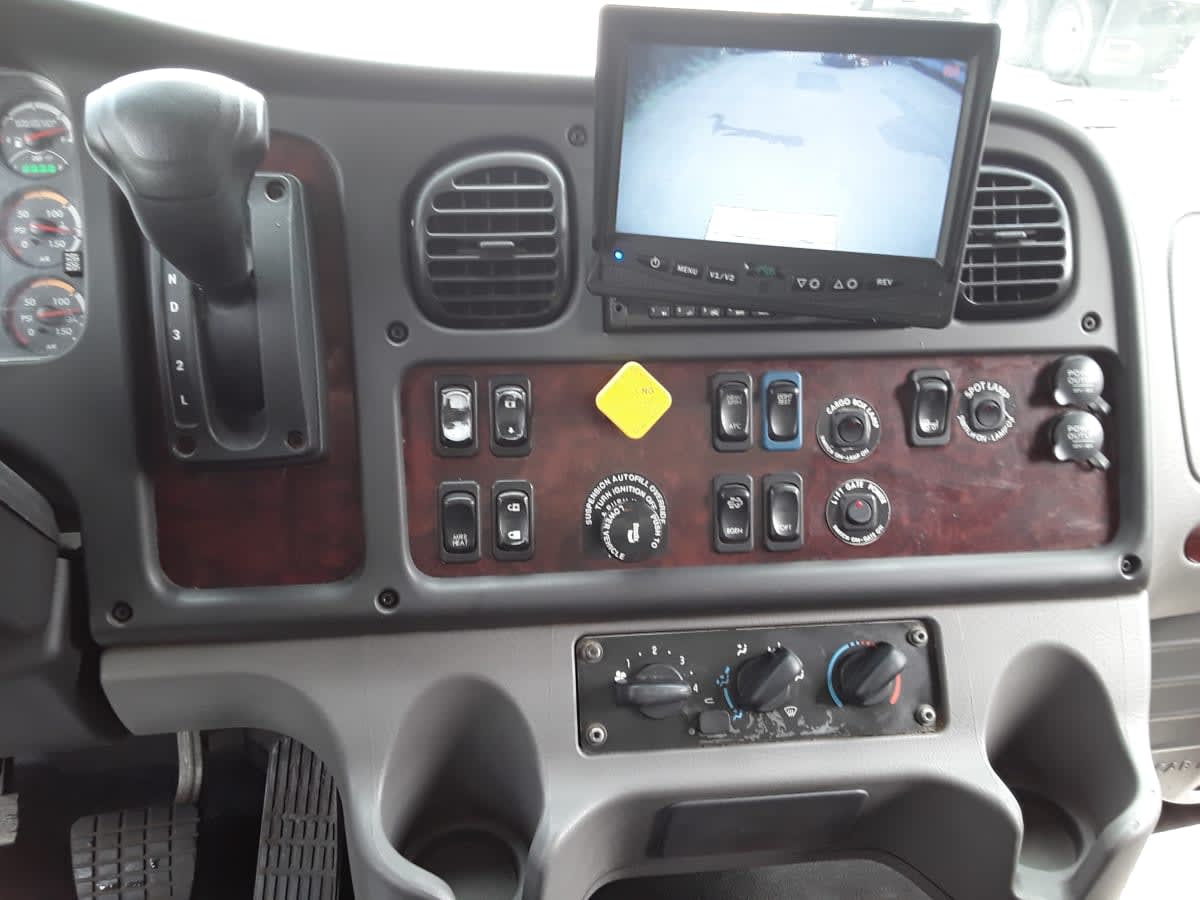 2020 Freightliner M2 106 895247