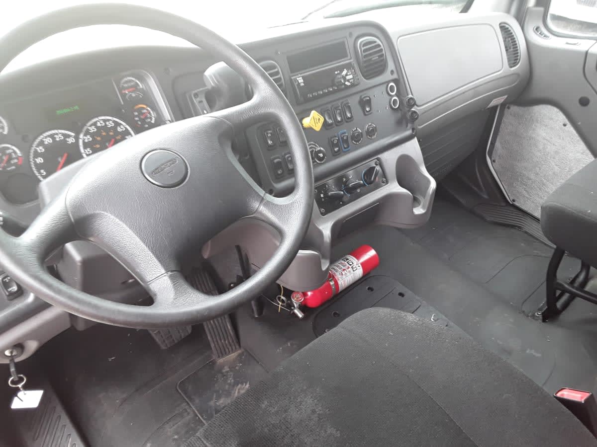 2020 Freightliner M2 106 895429