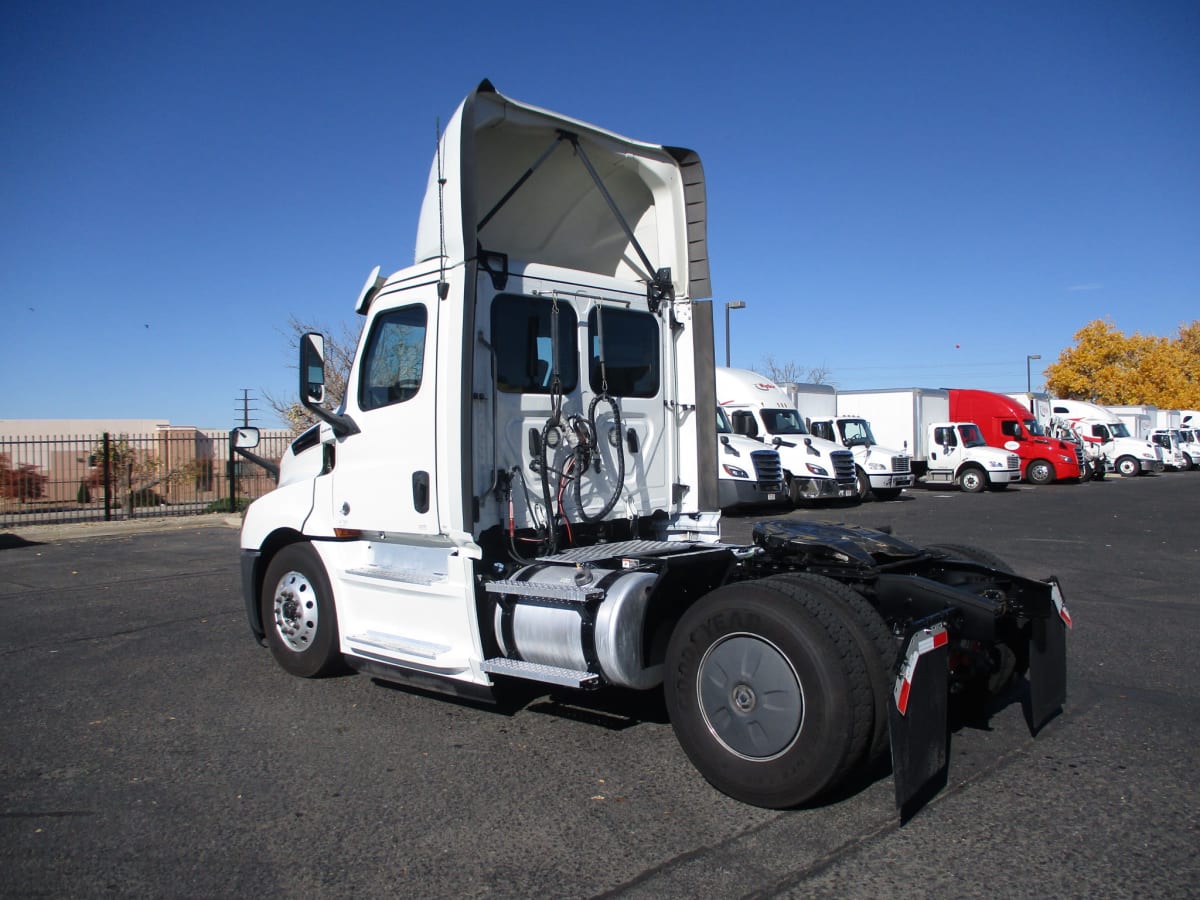 2020 Freightliner/Mercedes NEW CASCADIA 126 895496