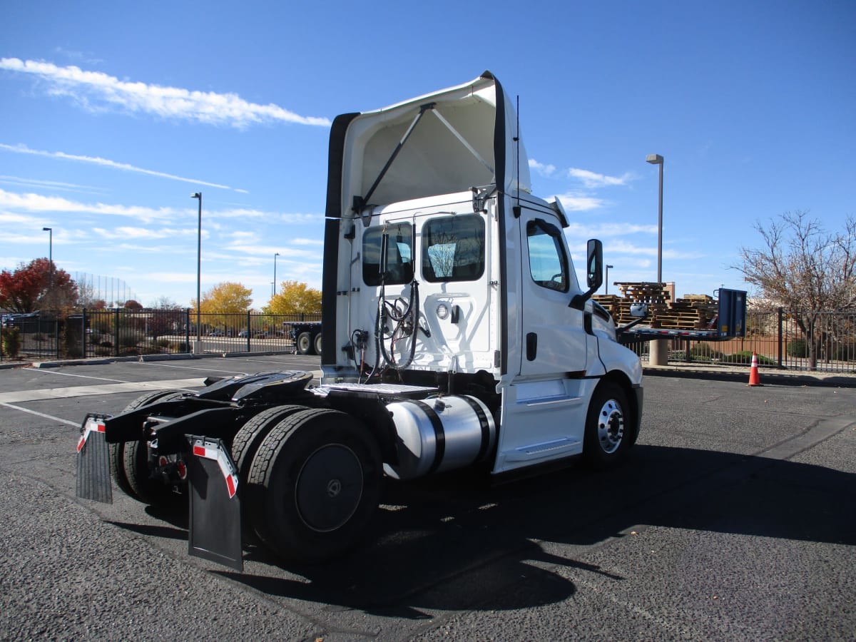 2020 Freightliner/Mercedes NEW CASCADIA 126 895496