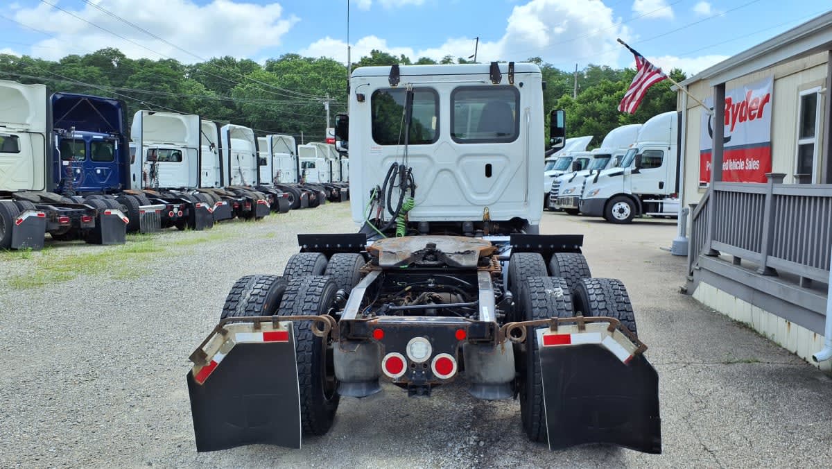2020 Freightliner Cascadia in West Chester, OH — photo 5