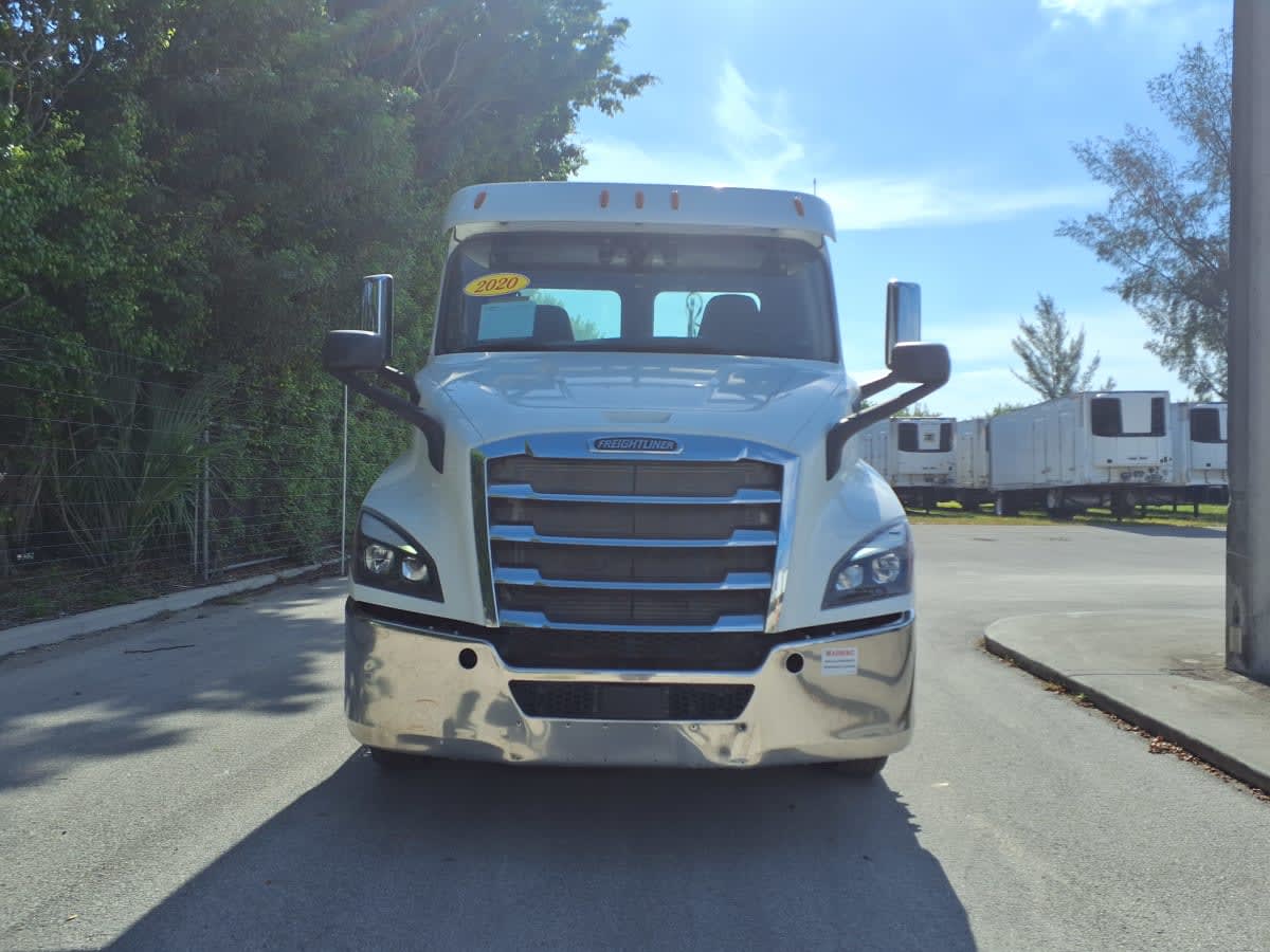 2020 Freightliner Cascadia in Davie, FL — photo 2