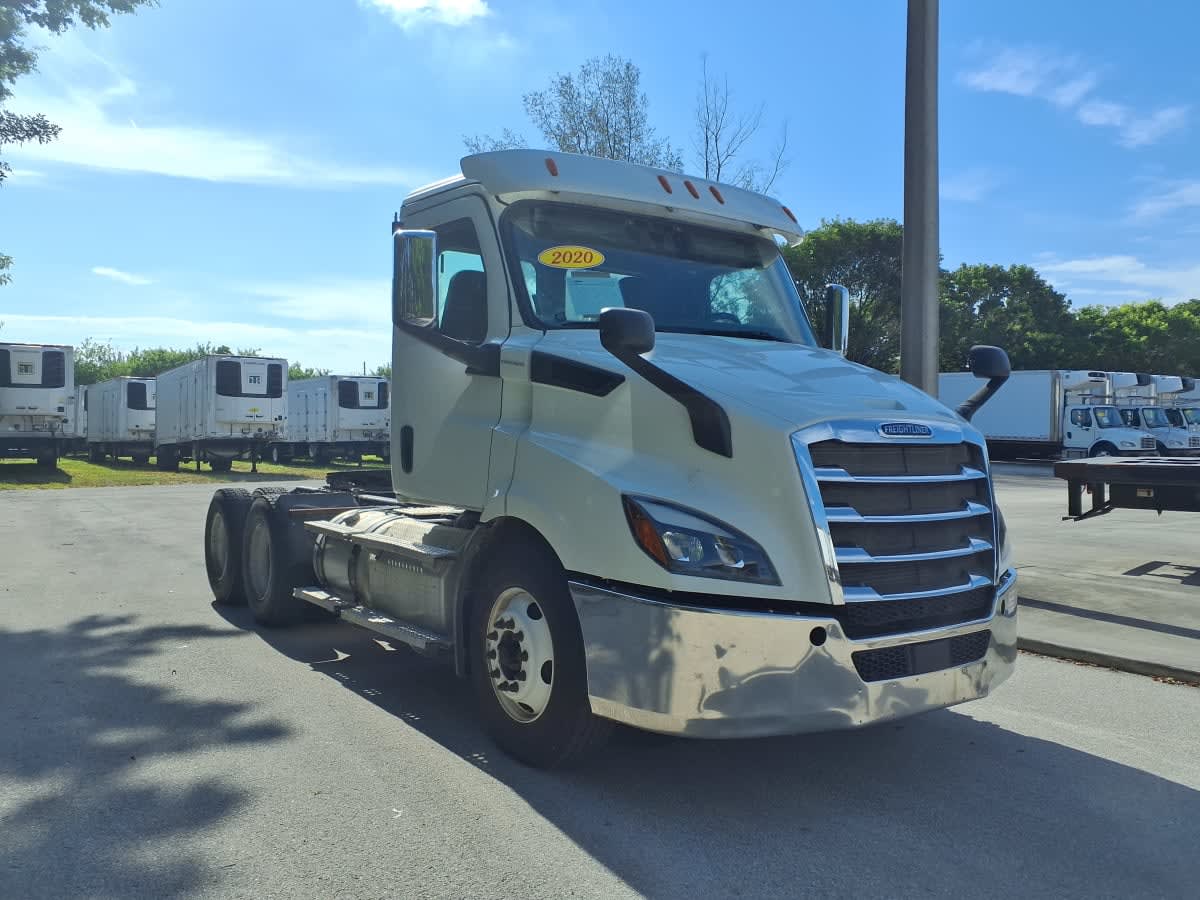 2020 Freightliner Cascadia in Davie, FL — photo 3