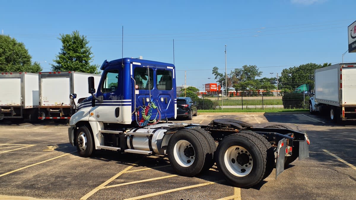 2020 Freightliner Cascadia in Bolingbrook, IL — photo 6
