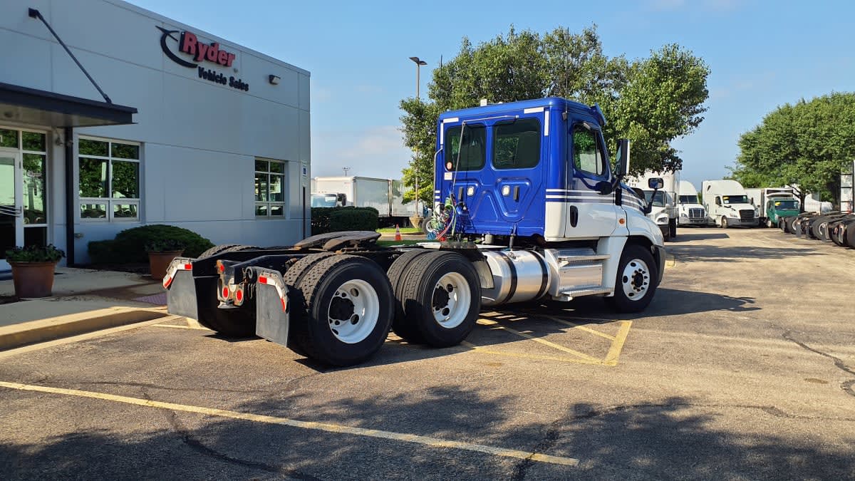 2020 Freightliner Cascadia in Bolingbrook, IL — photo 4