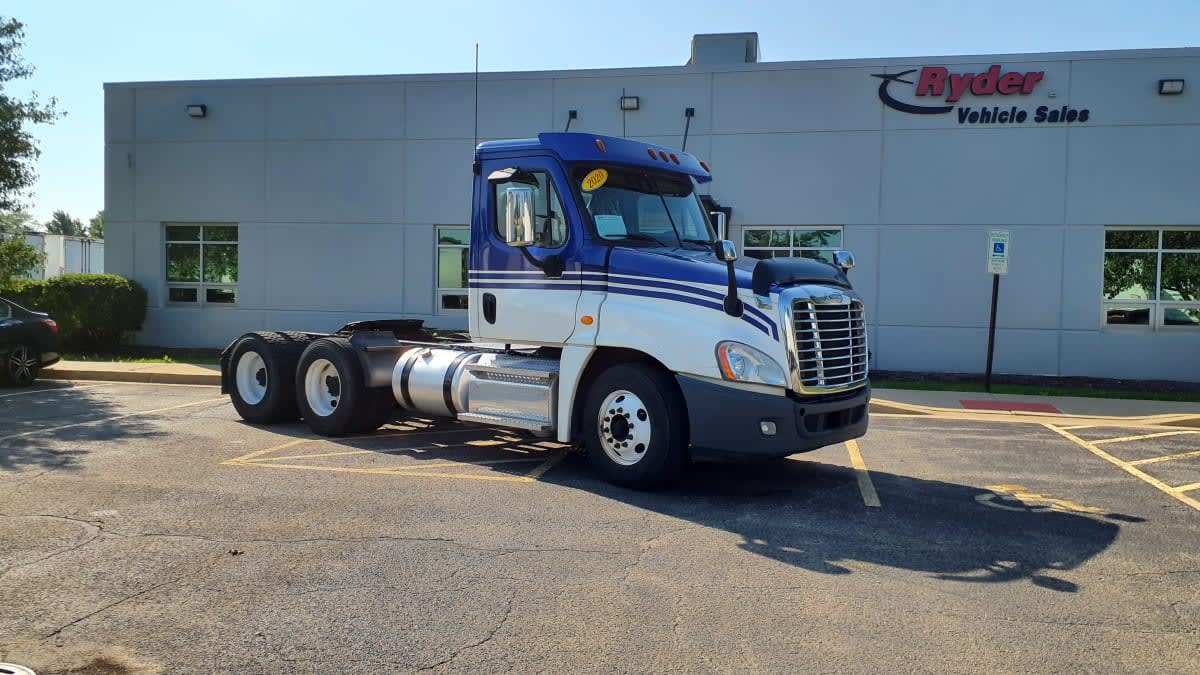 2020 Freightliner Cascadia in Bolingbrook, IL — photo 3
