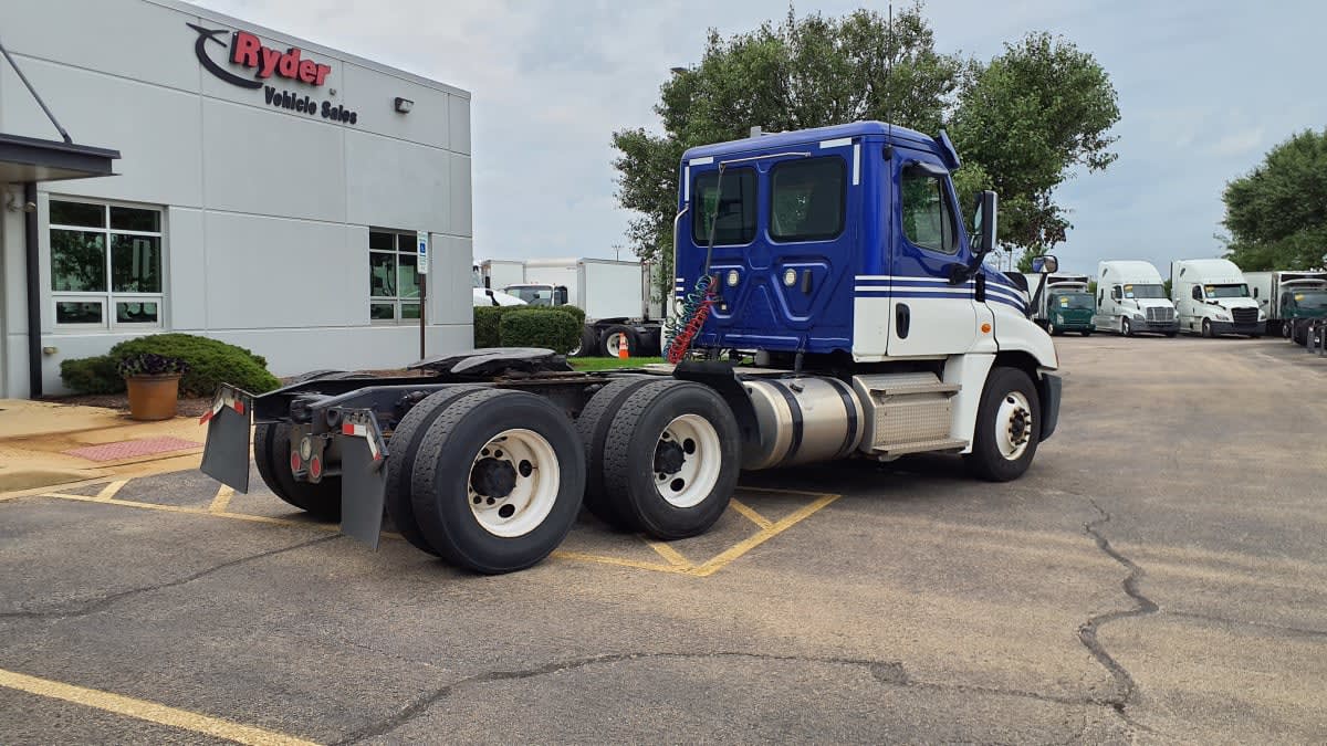2020 Freightliner Cascadia in Bolingbrook, IL — photo 4