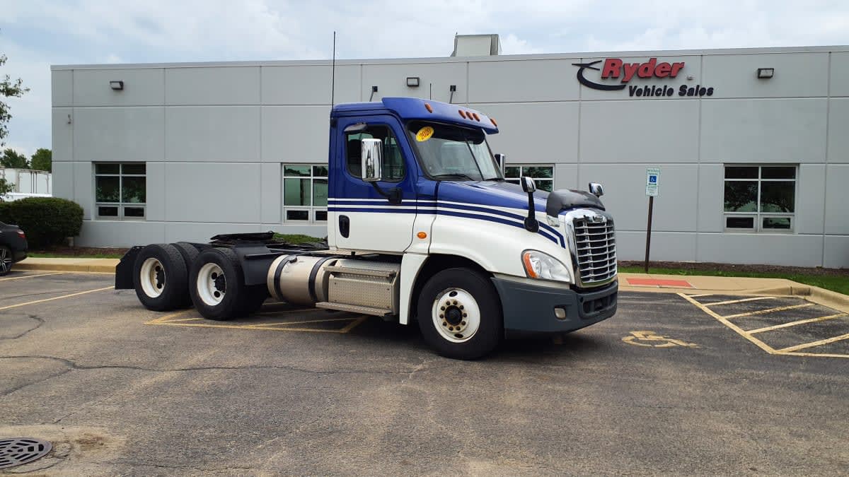 2020 Freightliner Cascadia in Bolingbrook, IL — photo 3