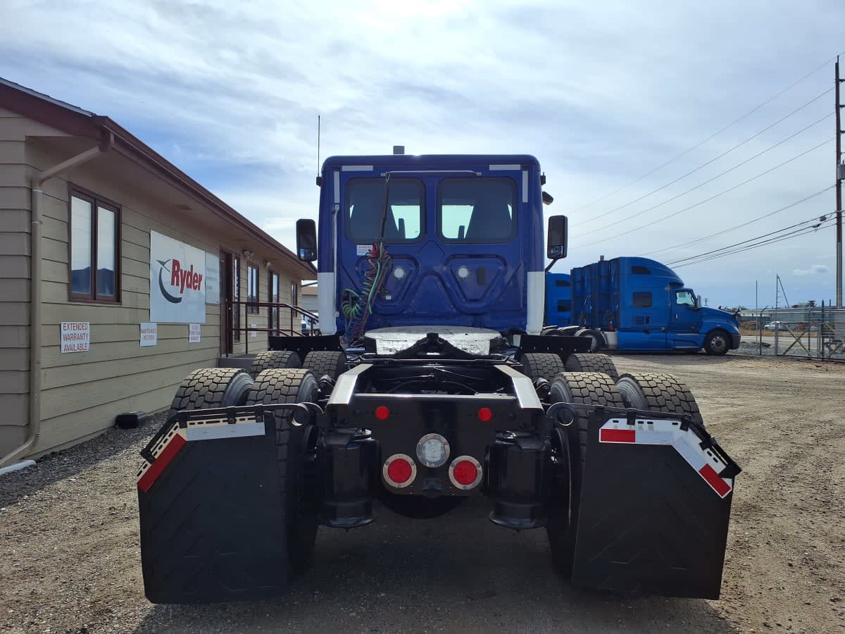 2020 Freightliner Cascadia in Commerce City, CO — photo 5