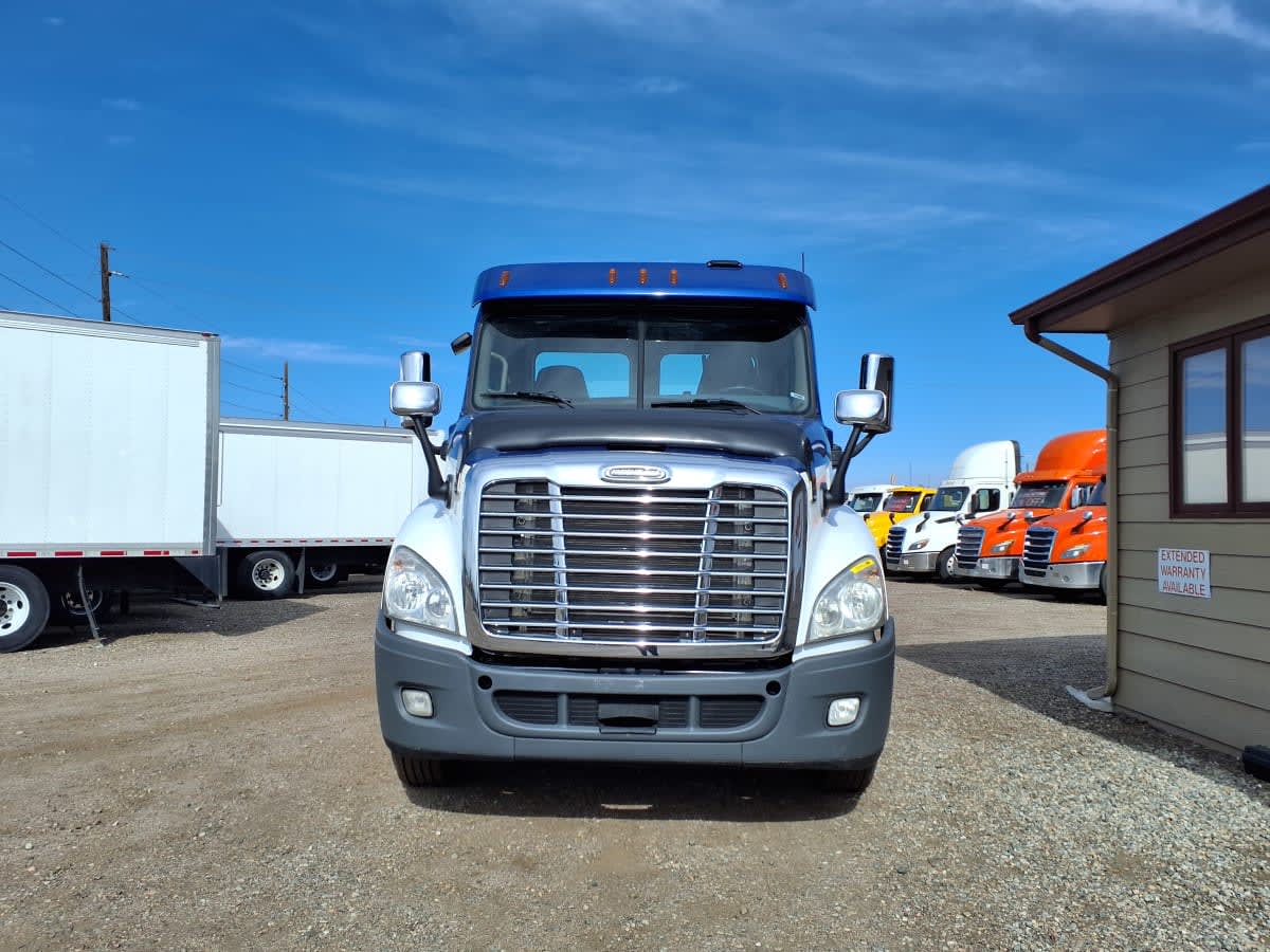 2020 Freightliner Cascadia in Commerce City, CO — photo 2