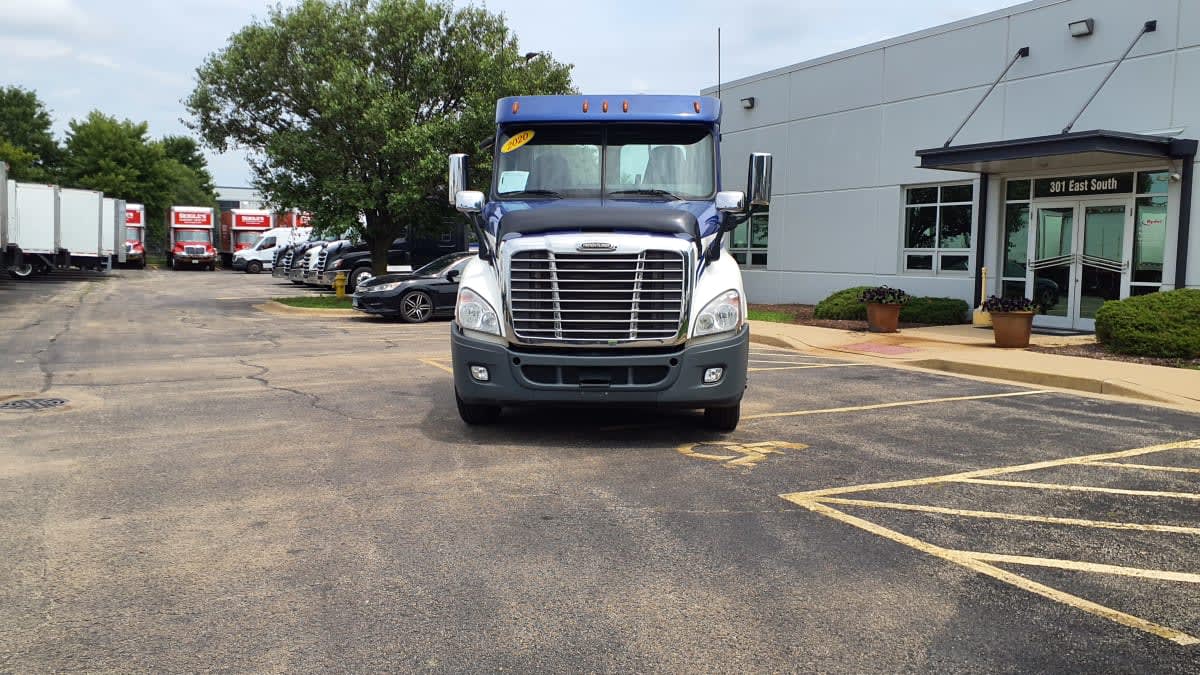 2020 Freightliner Cascadia in Bolingbrook, IL — photo 2