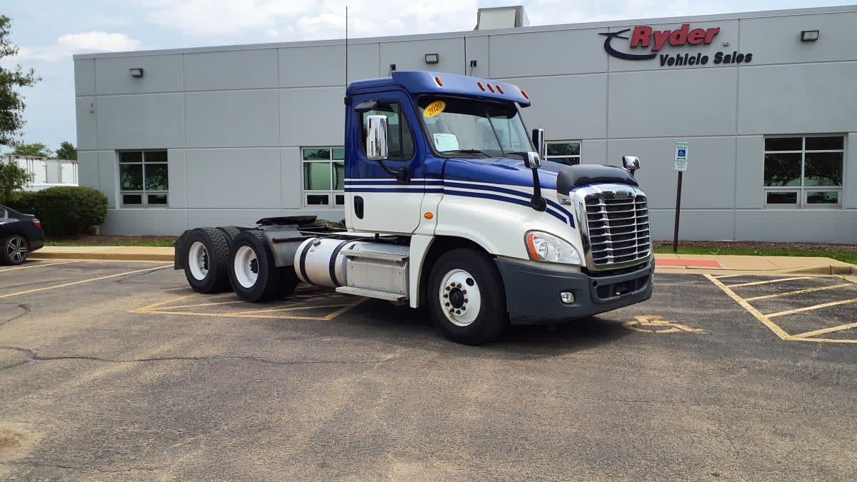 2020 Freightliner Cascadia in Bolingbrook, IL — photo 3
