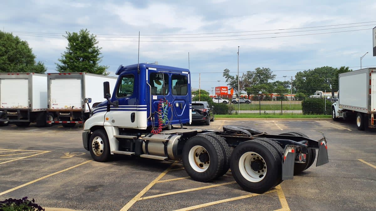 2020 Freightliner Cascadia in Bolingbrook, IL — photo 6