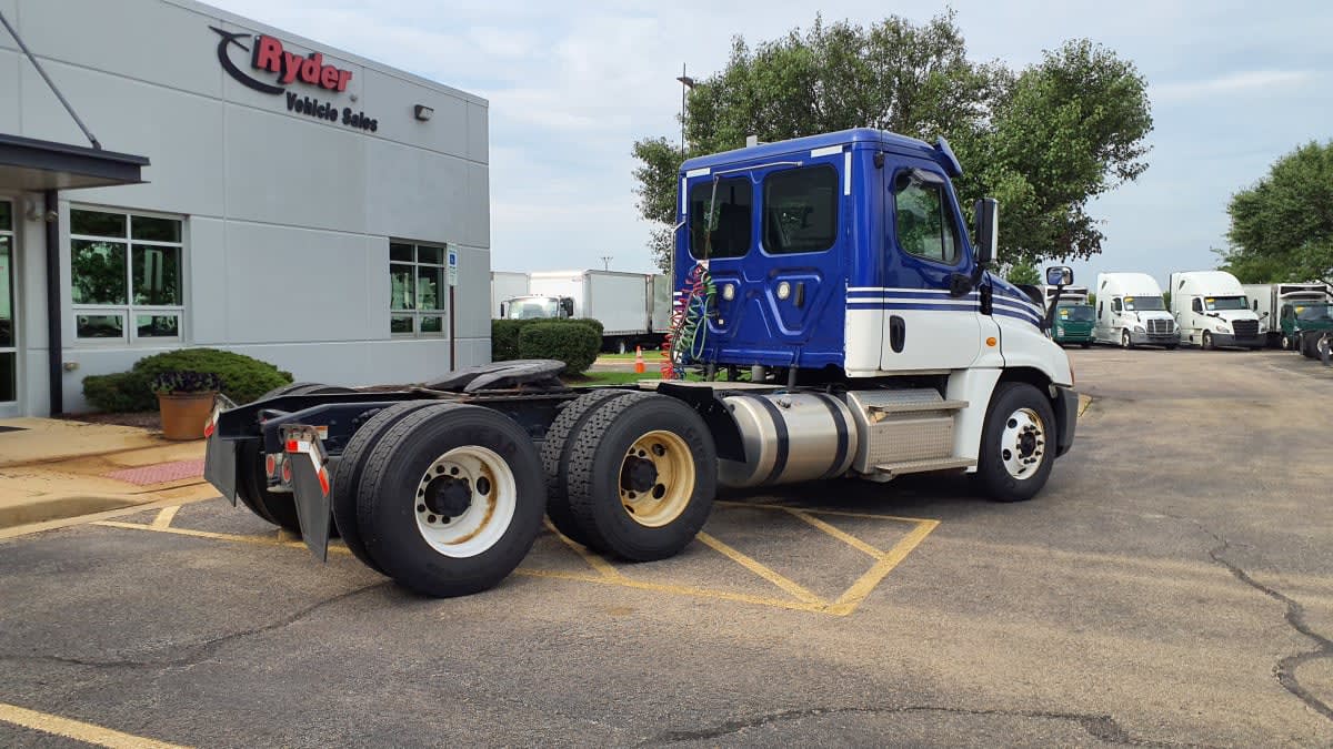 2020 Freightliner Cascadia in Bolingbrook, IL — photo 4