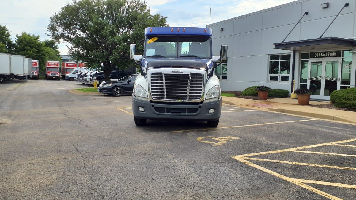 2020 Freightliner Cascadia in Bolingbrook, IL — photo 2
