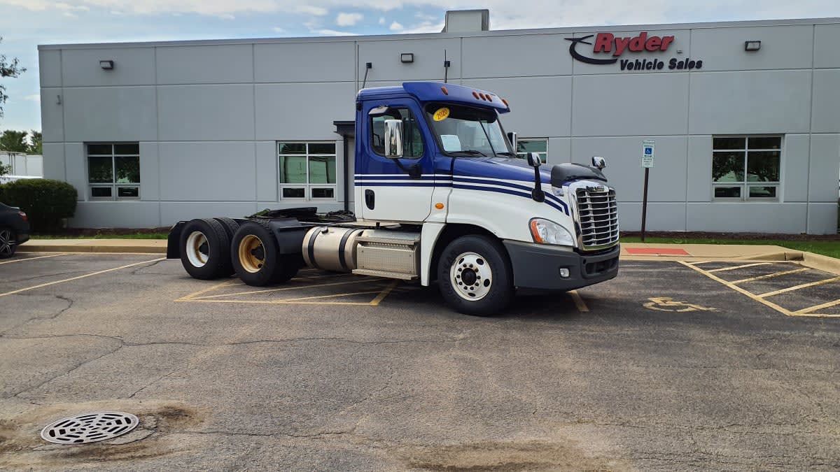 2020 Freightliner Cascadia in Bolingbrook, IL — photo 3