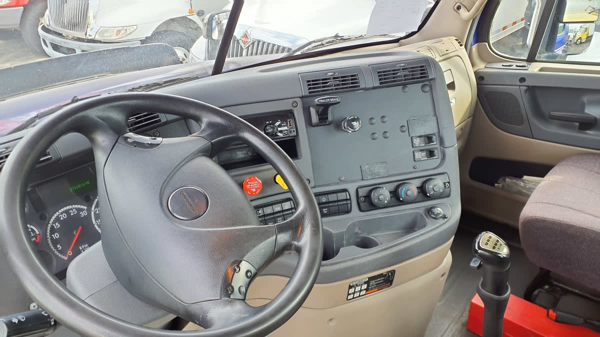 2020 Freightliner Cascadia in Bolingbrook, IL — photo 7