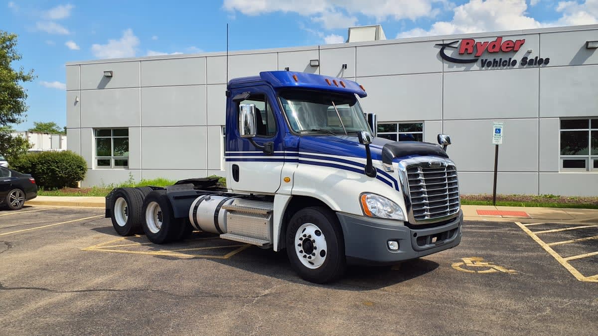 2020 Freightliner Cascadia in Bolingbrook, IL — photo 3