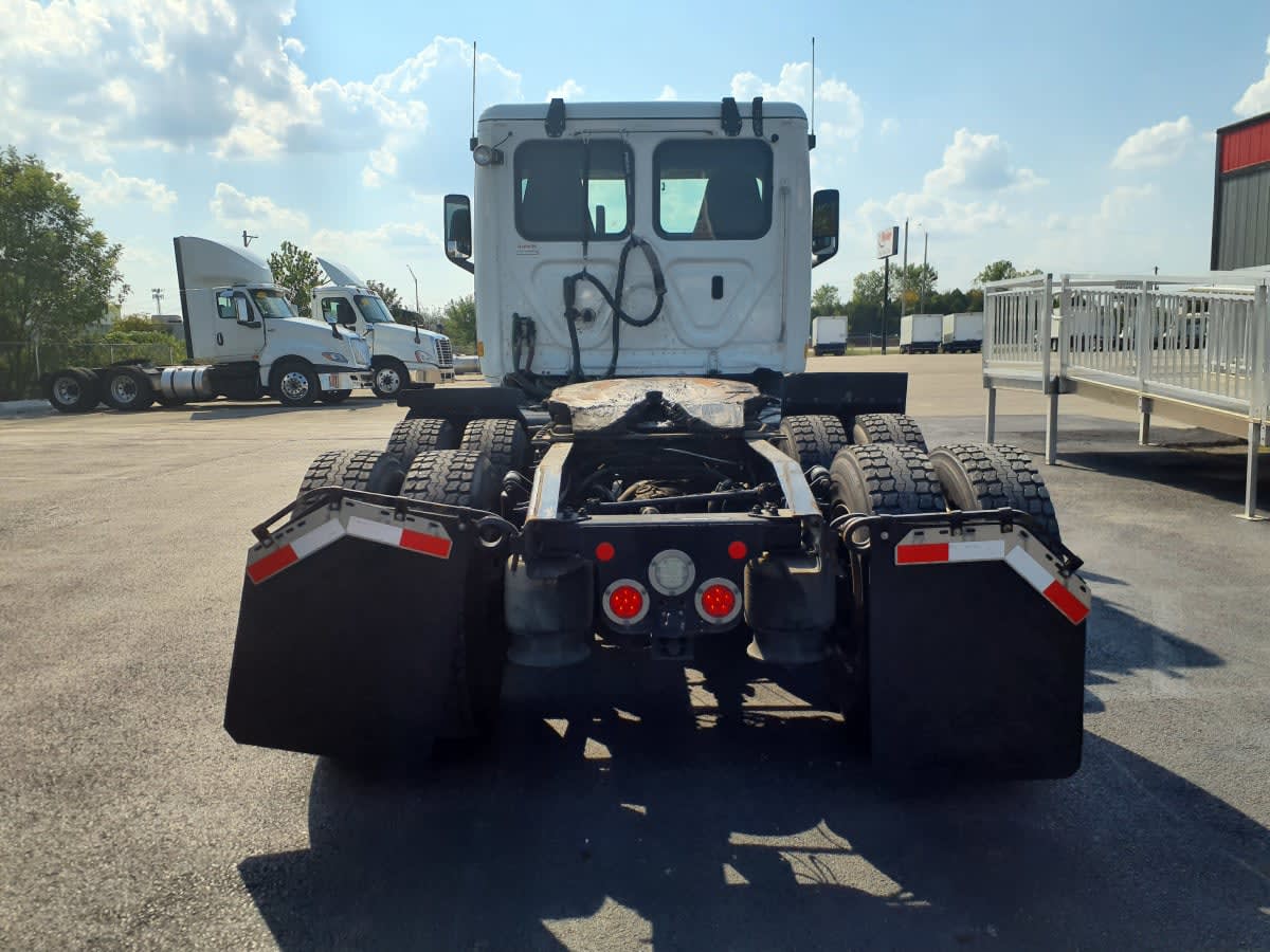 2020 Freightliner Cascadia in Clarksville, IN — photo 5
