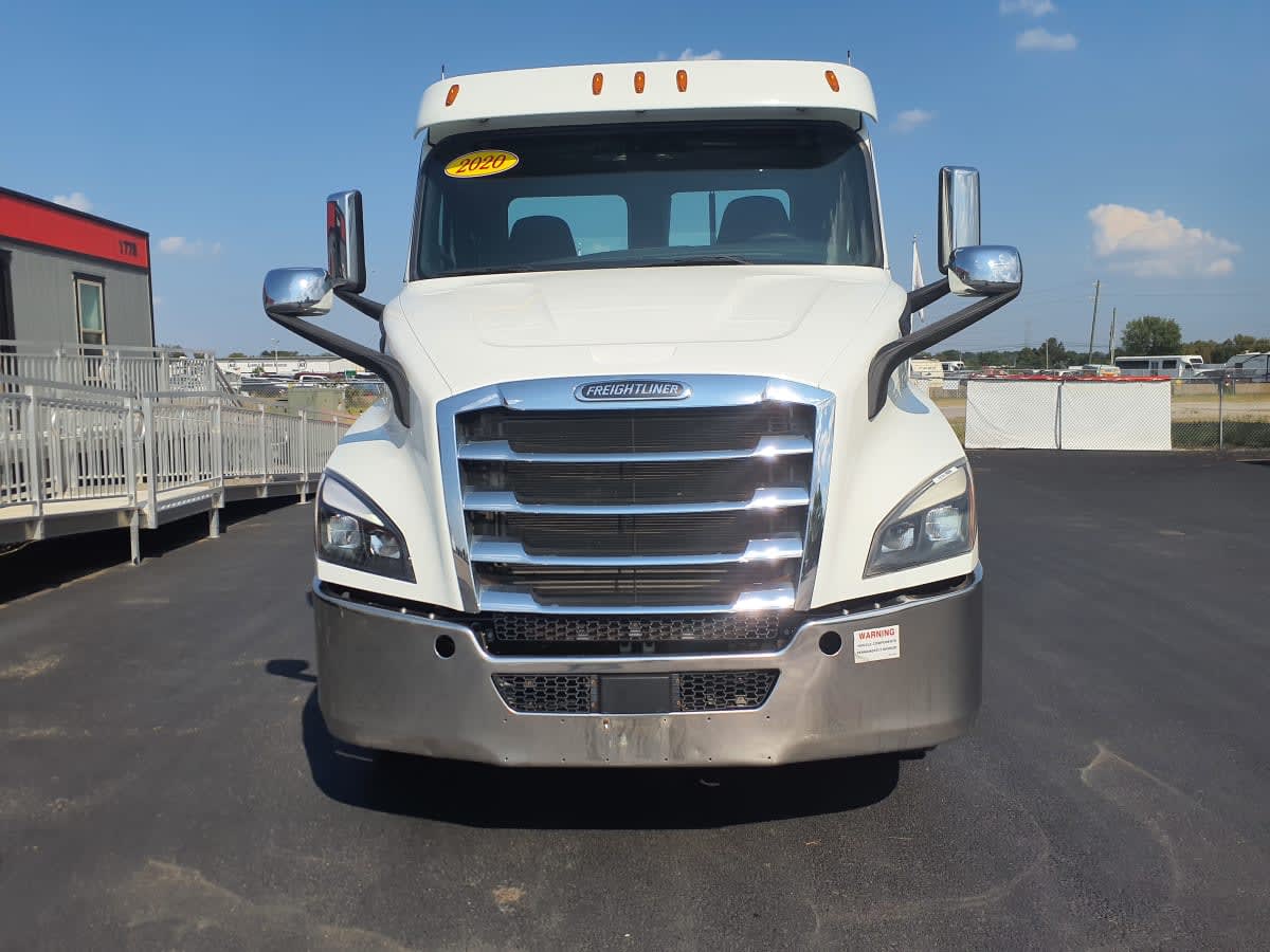 2020 Freightliner Cascadia in Clarksville, IN — photo 2