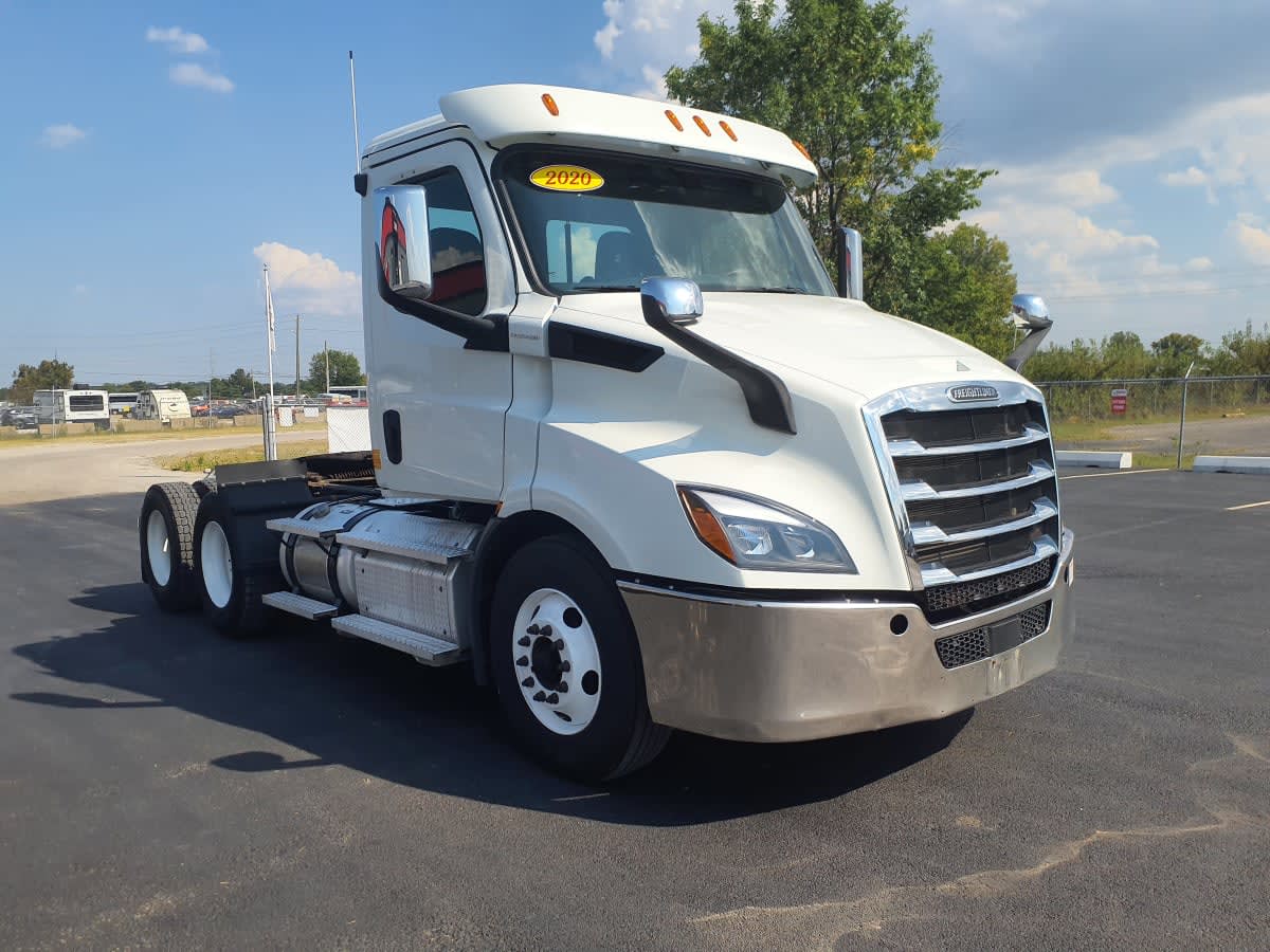 2020 Freightliner Cascadia in Clarksville, IN — photo 3