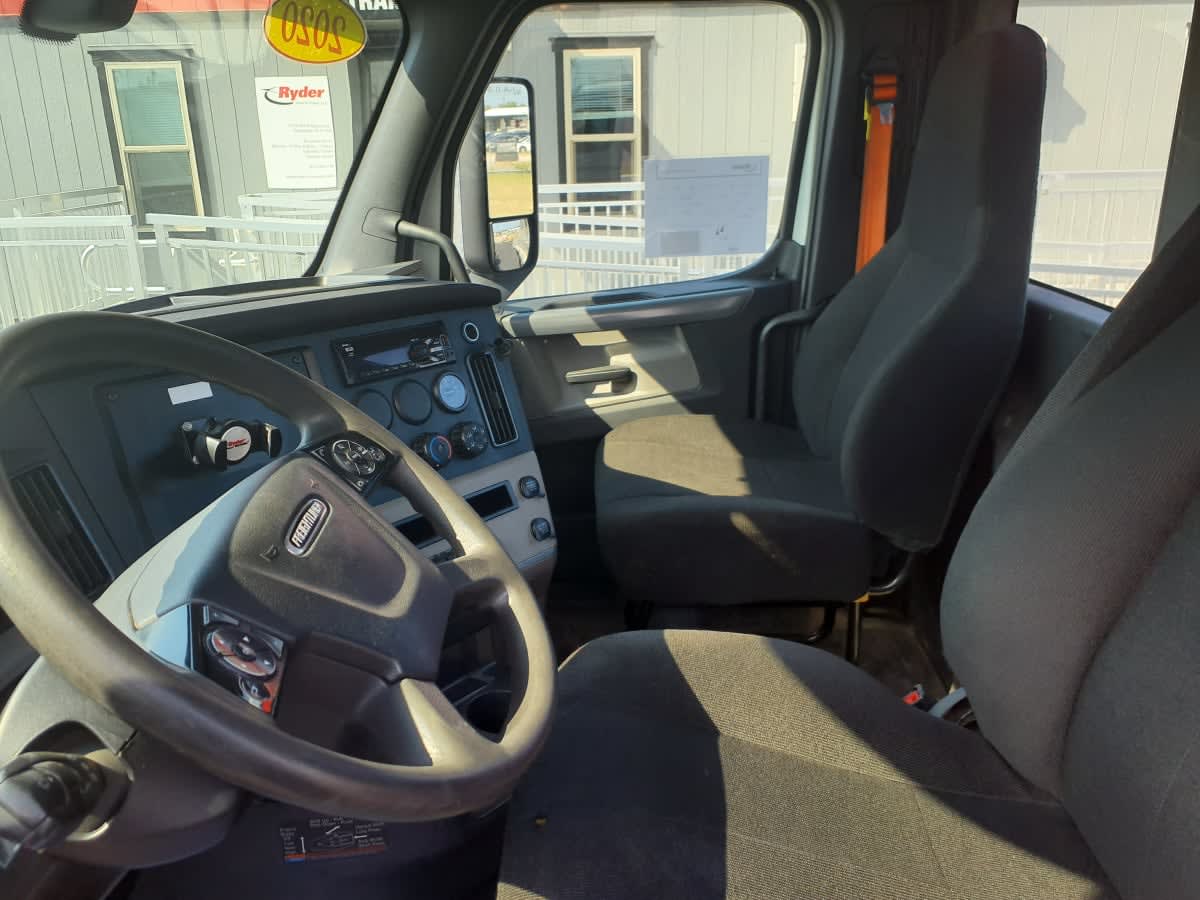 2020 Freightliner Cascadia in Clarksville, IN — photo 7