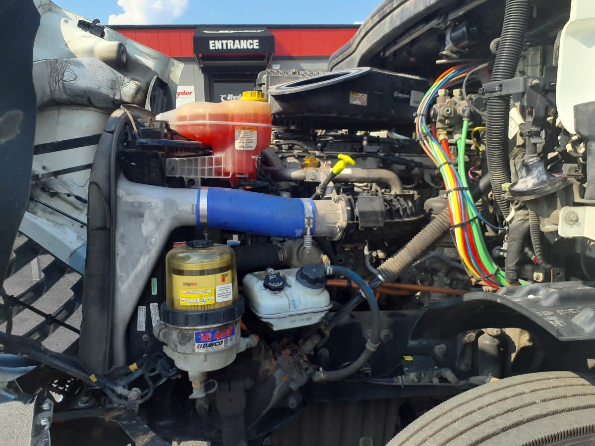 2020 Freightliner Cascadia in Clarksville, IN — photo 8