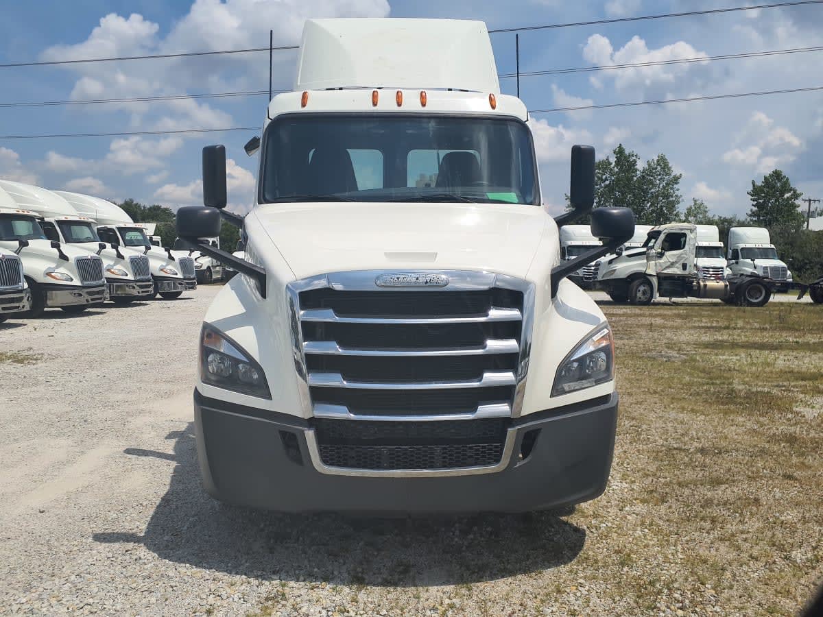 2020 Freightliner Cascadia in Indianapolis, IN — photo 2
